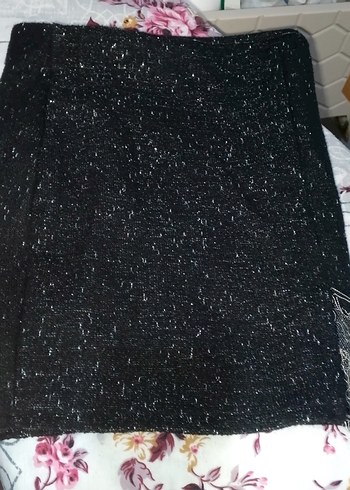 Zincir Detaylı Siyah Kadın Mini Etek - Görsel 3