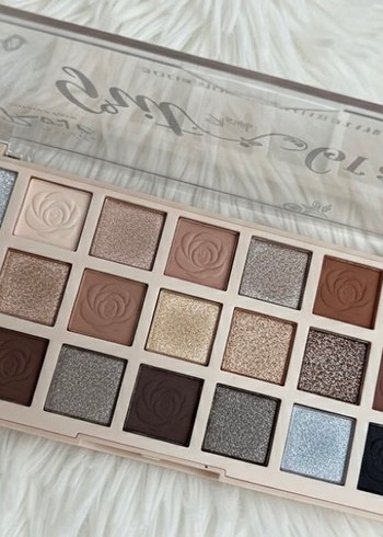 Nude tonlarda ve Renkli Far Paletleri - Görsel 2