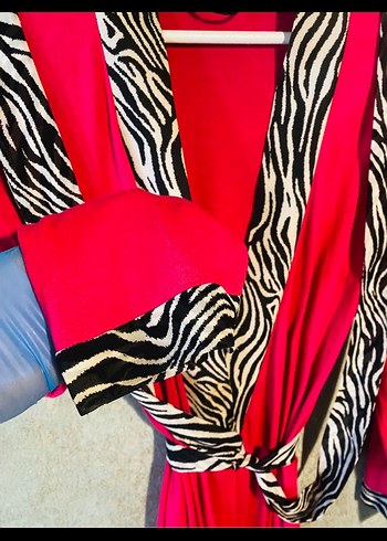 Zebra Desenli Uzun Kollu Pembe Kadın Sabahlık - Görsel 3