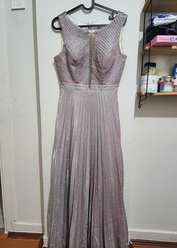 İnce Pilili Uzun Bej Abiye Elbise - Görsel 3