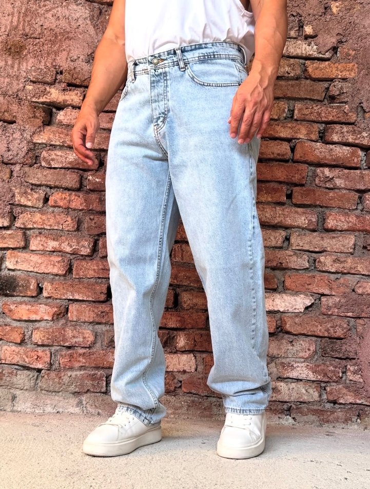 Erkek Açık Mavi Düz Desenli Bol Kesim Jean - Görsel 2