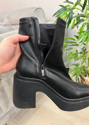 Siyah Deri Tokalı Kadın Topuklu Bot - Görsel 10