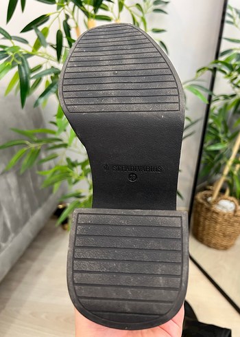 Siyah Deri Tokalı Kadın Topuklu Bot - Görsel 11