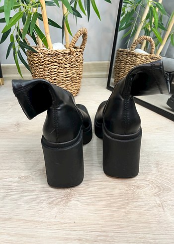 Siyah Deri Tokalı Kadın Topuklu Bot - Görsel 3