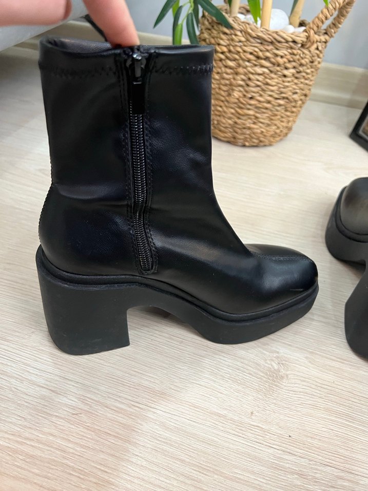 Siyah Deri Tokalı Kadın Topuklu Bot - Görsel 4