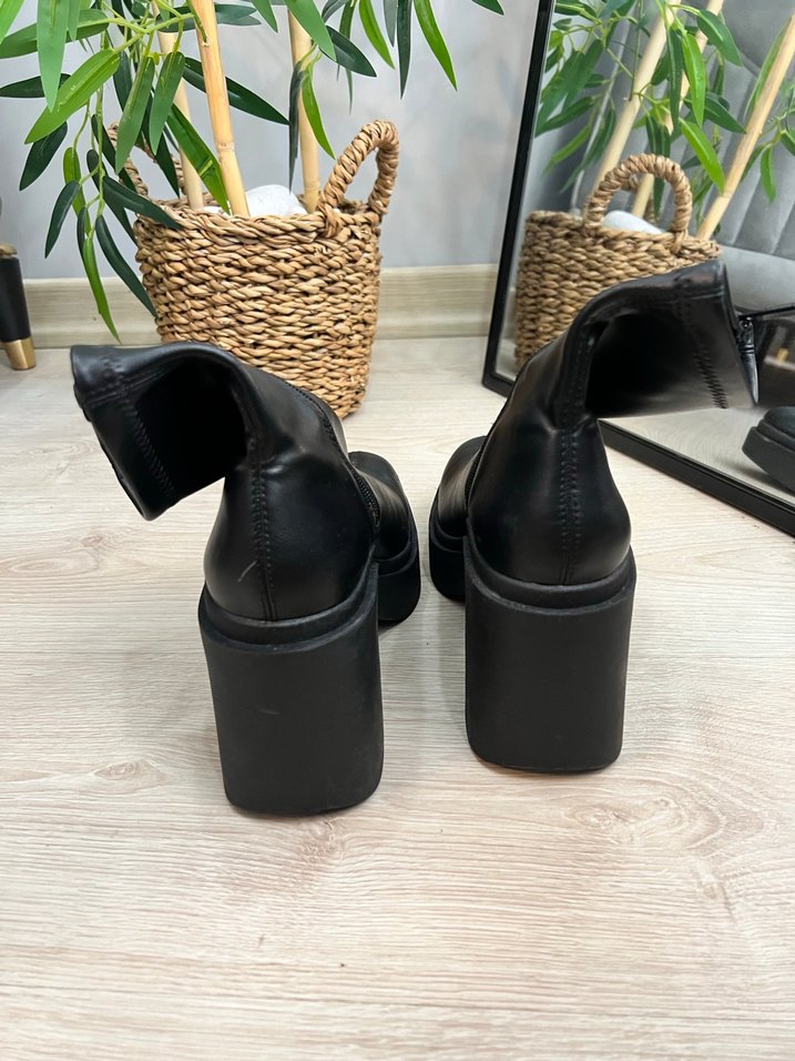 Siyah Deri Tokalı Kadın Topuklu Bot - Görsel 3