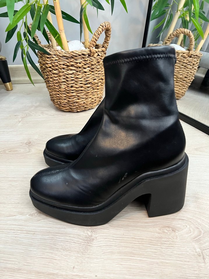 Siyah Deri Tokalı Kadın Topuklu Bot - Görsel 2