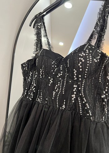 Siyah İşlemeli Uzun Straplez Abiye Elbise - Görsel 4