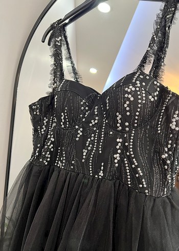 Siyah İşlemeli Uzun Straplez Abiye Elbise - Görsel 3