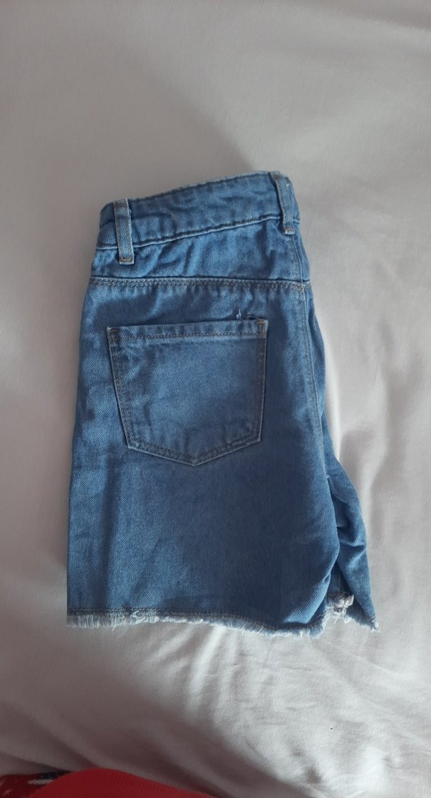 Nakışlı, kemerli, bol kesim mavi kot şort - Görsel 3