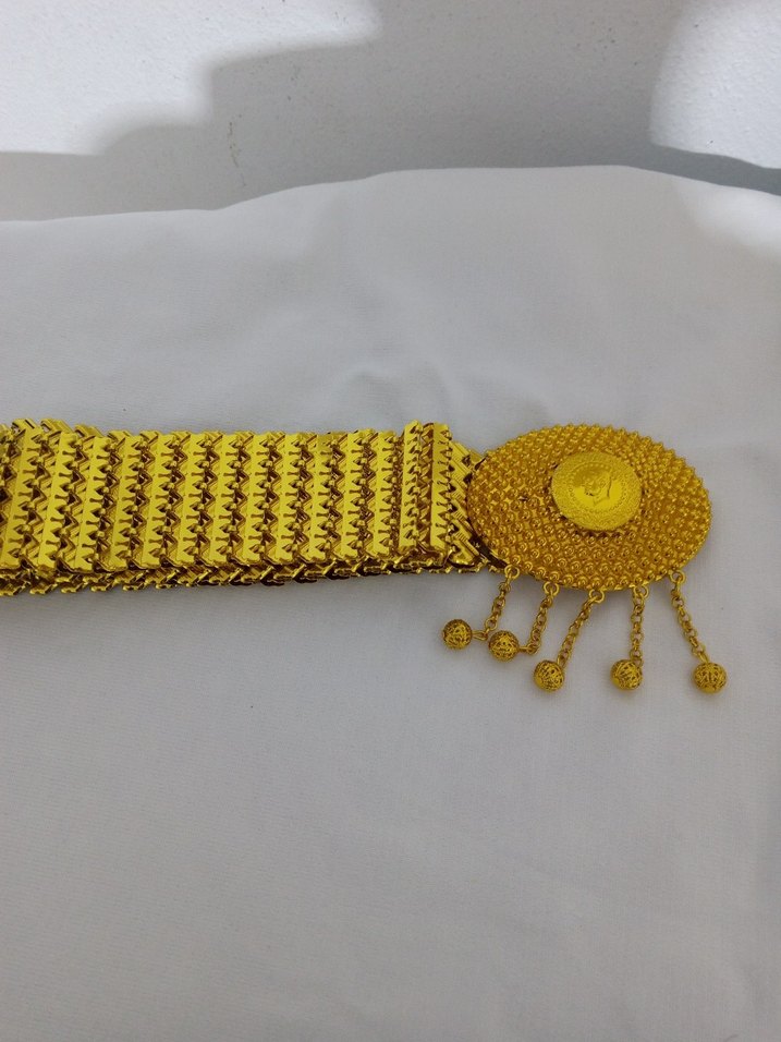 Zincir Detaylı Altın Rengi Kadın Kemer - Görsel 4