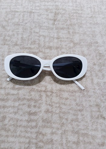 Beyaz Şeffaf Çerçeveli Kadın Güneş Gözlüğü - Görsel 3