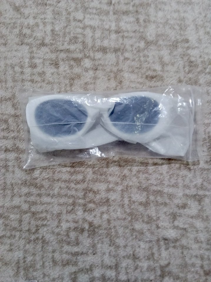 Beyaz Şeffaf Çerçeveli Kadın Güneş Gözlüğü - Görsel 4