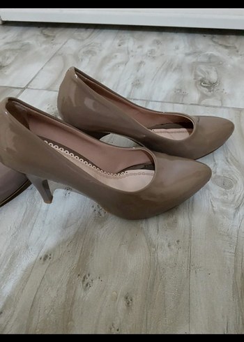 Siyah Parlak Rugan Stiletto Kadın Ayakkabı - Görsel 2