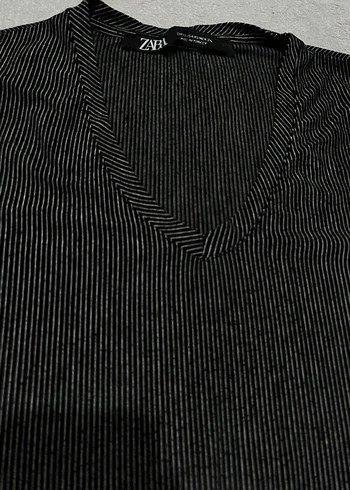 V Yaka Kısa Kollu Siyah Triko tişört - Görsel 2