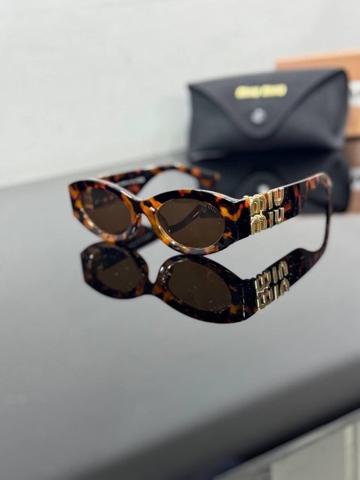 Beyaz Parlak Tokalı Klasik Kadın Güneş Gözlüğü - Görsel 2