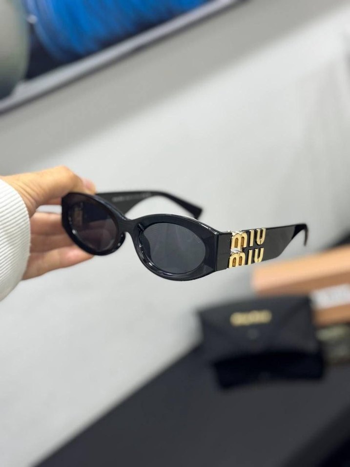 Beyaz Parlak Tokalı Klasik Kadın Güneş Gözlüğü - Görsel 5