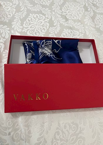 Koyu Mavi İpek Kurdeleli Kadın Fular - Görsel 3