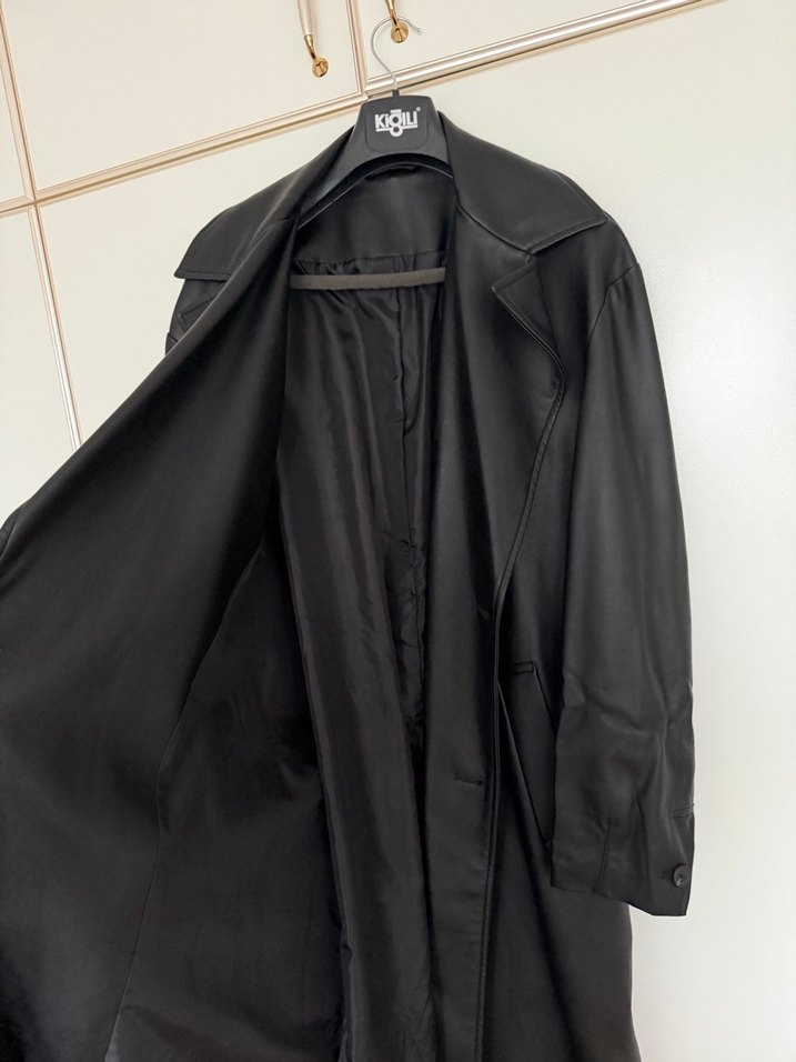 Zara ERKEK Siyah Deri Kemerli Uzun Trençkot - Görsel 2