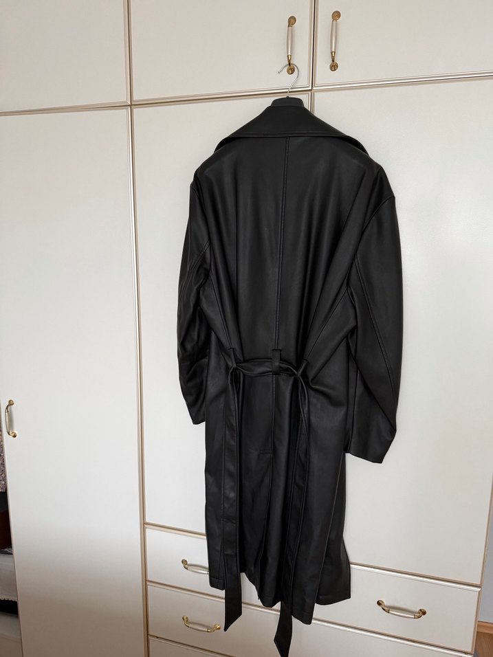 Zara ERKEK Siyah Deri Kemerli Uzun Trençkot - Görsel 3