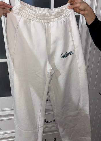 Beyaz V Yaka Kadın Eşofman Takımı - Görsel 4