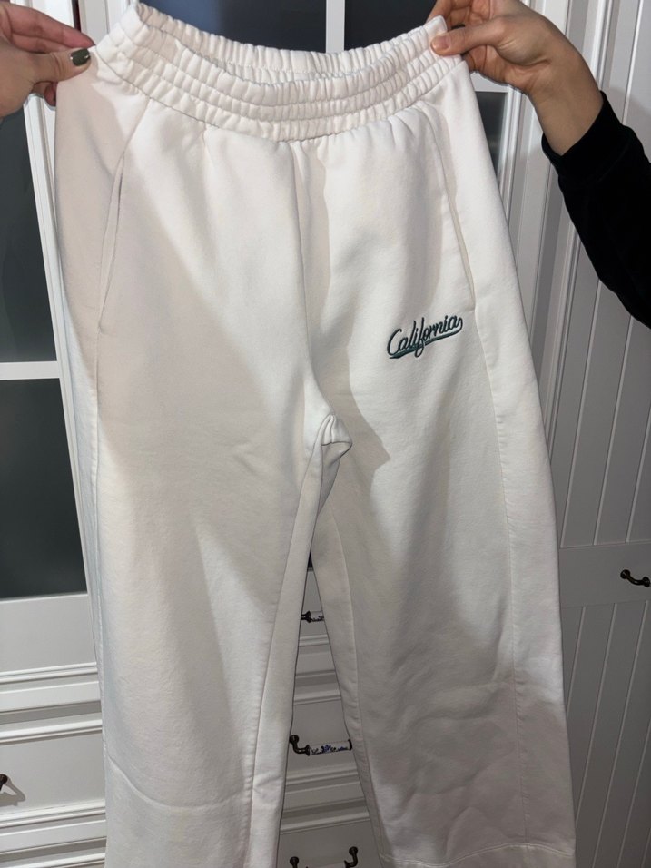 Beyaz V Yaka Kadın Eşofman Takımı - Görsel 4