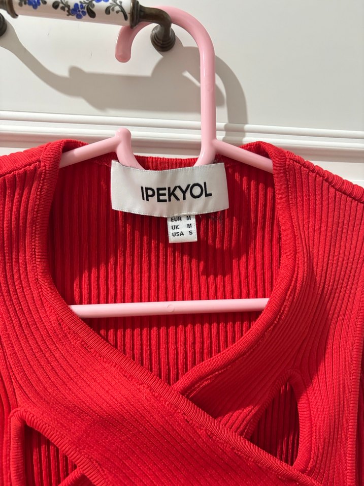 Kadın Kırmızı Örgü Atlet ve Siyah Tayt - Görsel 4