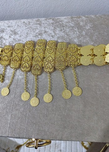 Zincir Detaylı Altın Rengi Kadın Kemer - Görsel 3