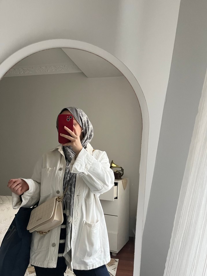 Düğmeli Beyaz Midi Ceket - Görsel 2