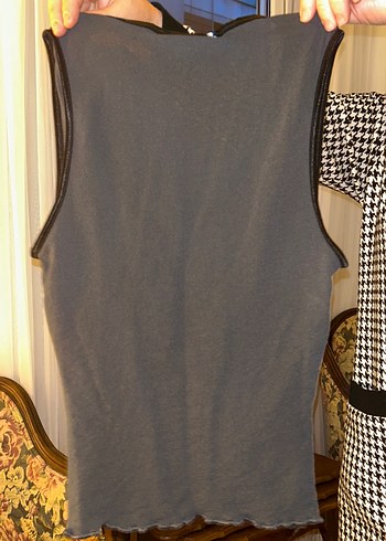 Siyah V Yakalı Kadın Atlet - Görsel 5