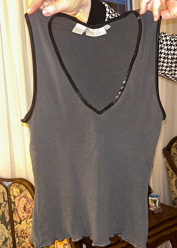 Siyah V Yakalı Kadın Atlet - Görsel 3