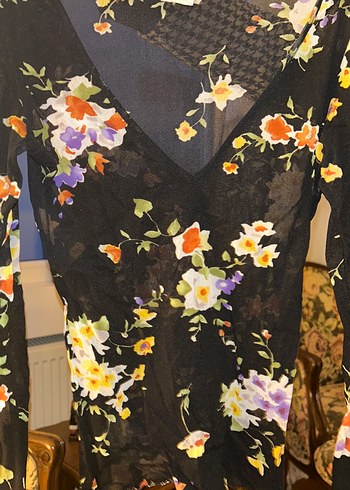 Çiçek Desenli V Yakalı Uzun Kollu Bluz - Görsel 3