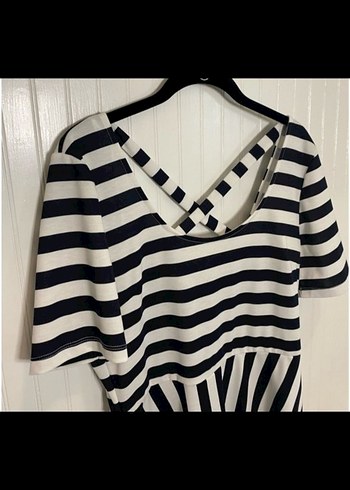 Çizgili V Yaka Midi Elbise - Görsel 3