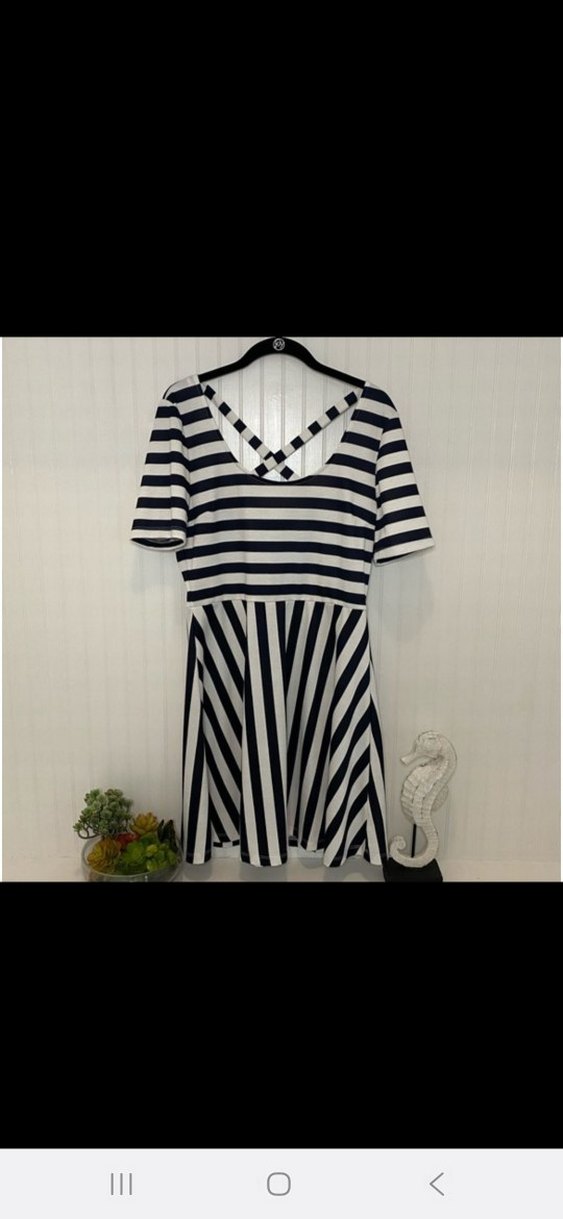 Çizgili V Yaka Midi Elbise - Görsel 4