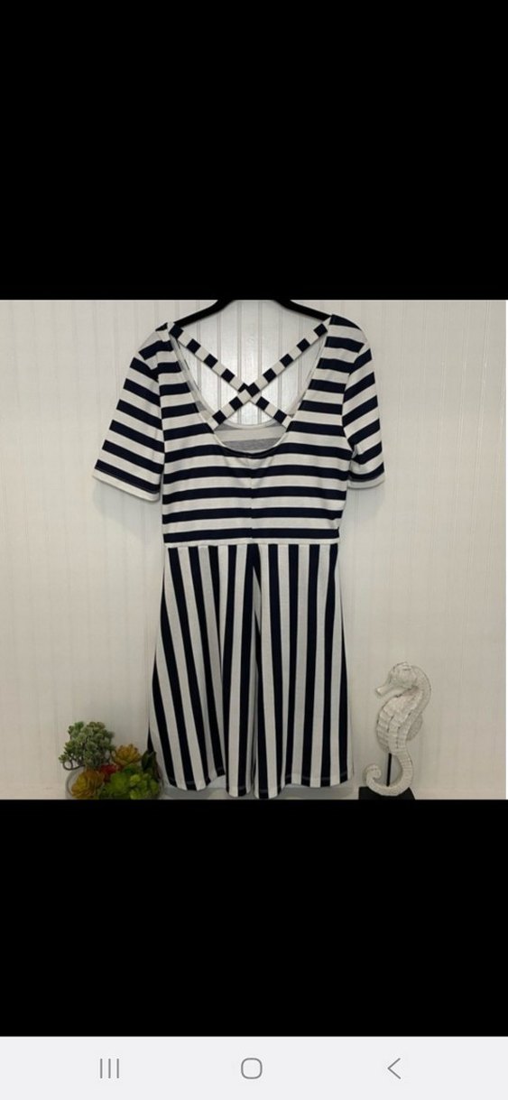 Çizgili V Yaka Midi Elbise - Görsel 2