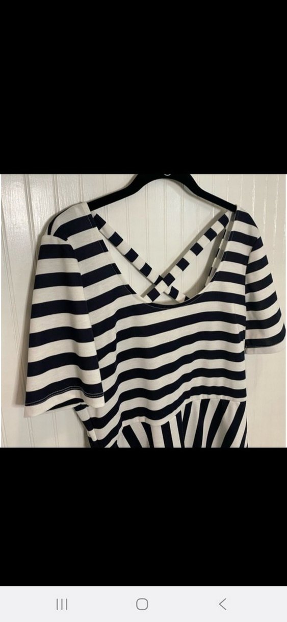 Çizgili V Yaka Midi Elbise - Görsel 3