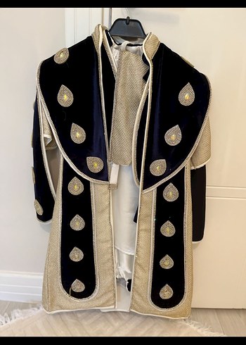 Çocuklar için İşlemeli Altın Renkli Takım Elbise - Görsel 2