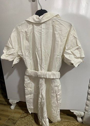 Beyaz Kemerli Kısa Kadın Tulum - Görsel 2