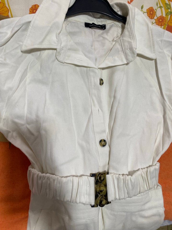 Beyaz Kemerli Kısa Kadın Tulum - Görsel 3