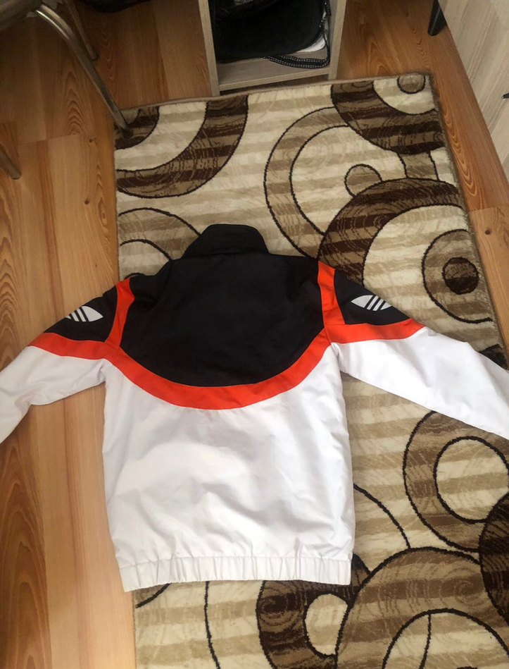 Erkek Beyaz Gri Streetwear Kısa Kollu Yağmurluk - Görsel 4