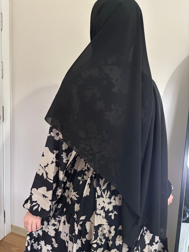 Uzun Siyah Desenli Şifon Elbise - Görsel 4