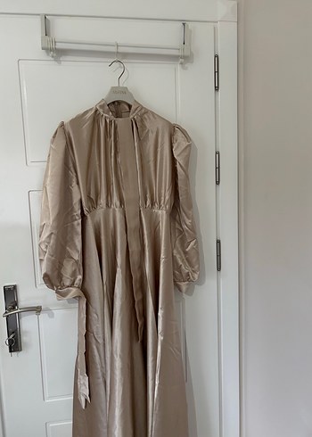 Vanilya rengi saten abiye - Görsel 5