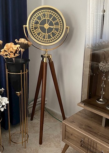 Altın Renkli Üç Ayaklı Masa Saati - Görsel 3