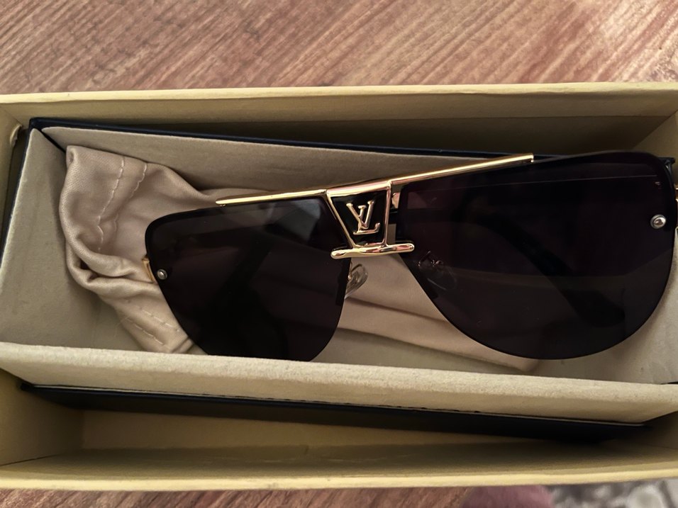 Louis Vuitton Siyah Parlak Kadın Güneş Gözlüğü - Görsel 2