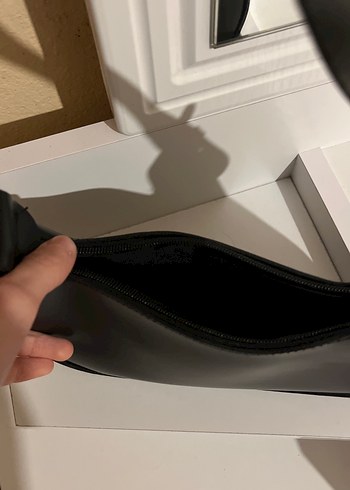 Kemer Detaylı Siyah Deri Kadın Çanta - Görsel 2