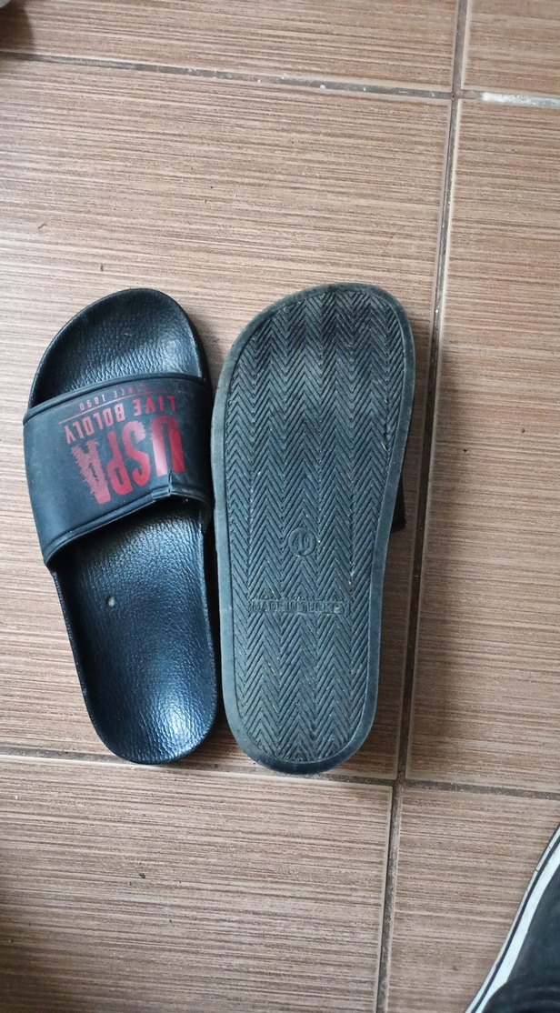 Erkek Siyah Baskılı Tokalı Terlik - Görsel 2