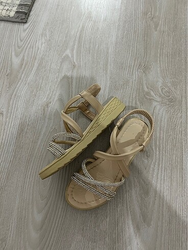37 Beden camel Renk Sandalet...