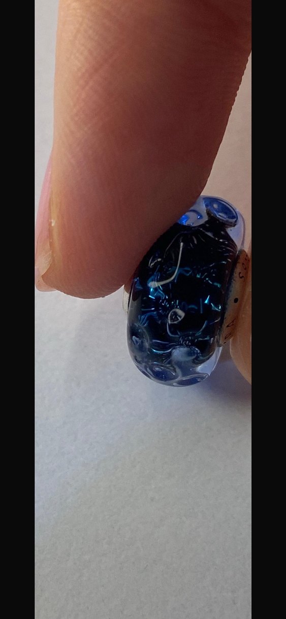 Mavi Düğmeli Kadın Charm - Görsel 3