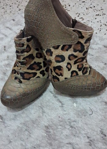 Kahverengi Yılan Derisi Desenli Topuklu Kadın Bot - Görsel 2