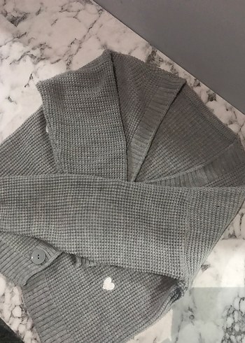 Gri Nakışlı Örgü Hırka - Görsel 2